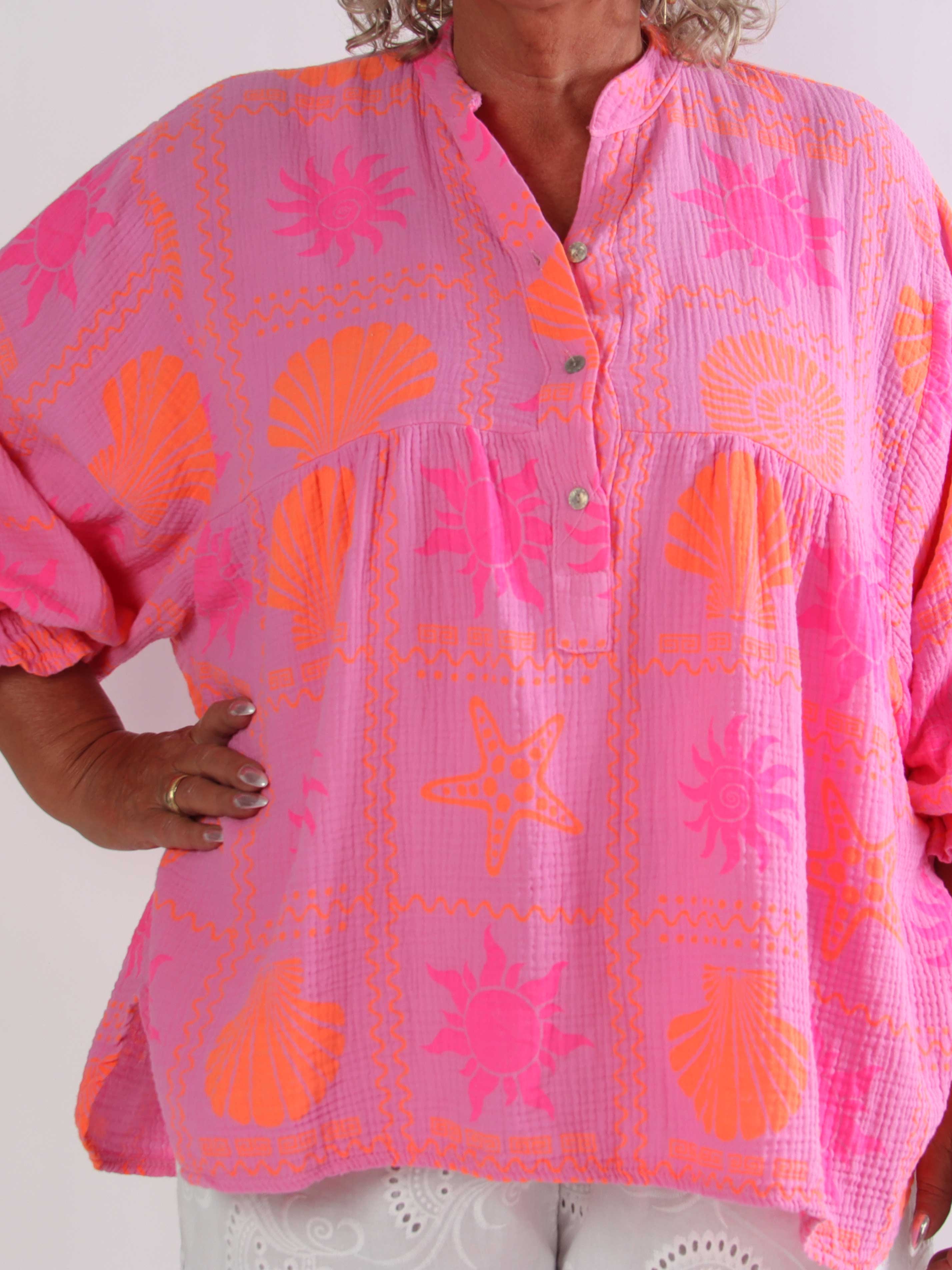 Diva - Mønstret plus size tunikaskjorte i blødt bomuldsbæk-og-bølge-stof